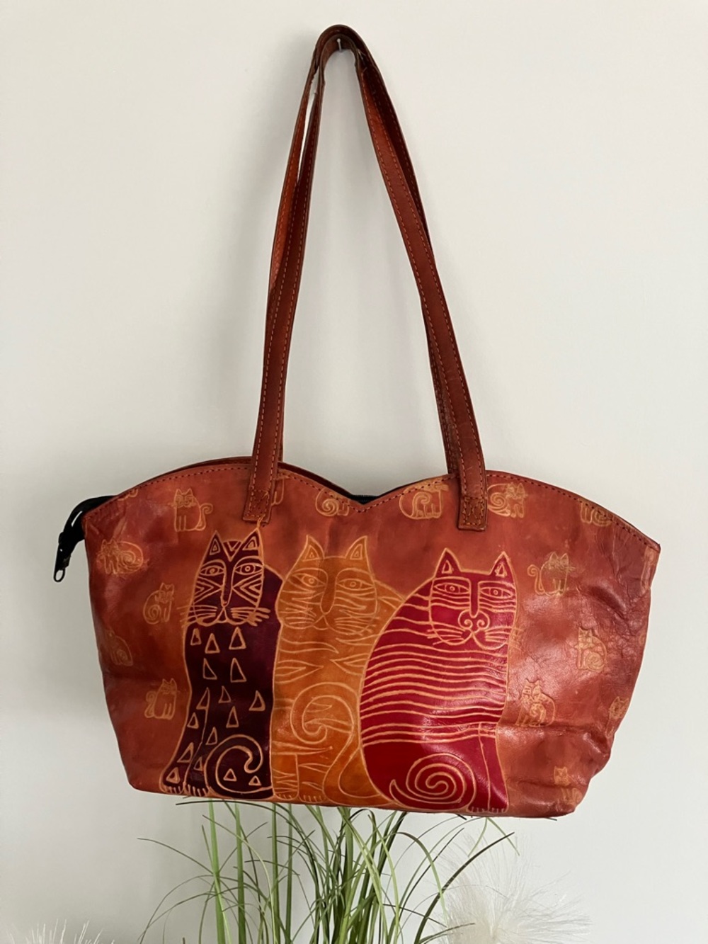 Vintage Hand-crafted leather Cat Motif Shoulder Bag - Rust Brown